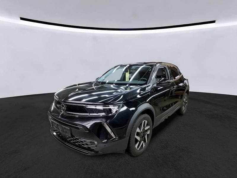 Schwarz diamant schwarz/karbon schwarz (metallic) Gebraucht 2023 Opel Mokka Elegance SUV | 16.480 € (Guter Preis) - Bild 1/4