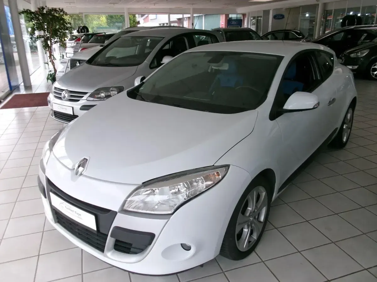 Gebraucht Renault Mégane Coupé Dynamique 106 PS (77 kW) 2011 Weiß Coupé