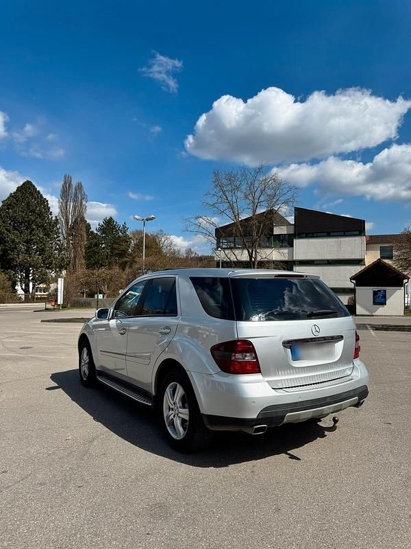 Gebraucht Mercedes ML320 224 PS (164 kW) 2007 Silber SUV