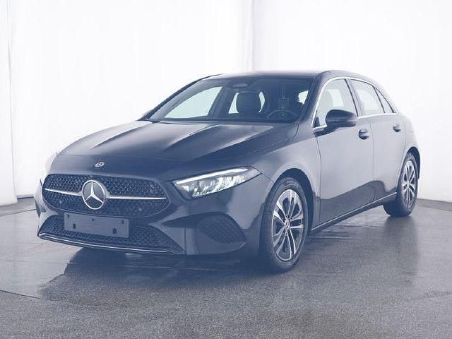 Schwarz Gebraucht 2024 Mercedes A180 Kleinwagen | 30.250 € (Fairer Preis) - Bild 1/4