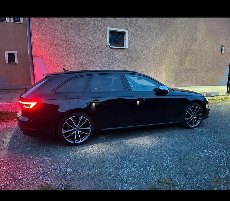 Schwarz Gebraucht 2018 Audi A4 Black Edition Kombi | 26.999 € (Fairer Preis) - Bild 1/4