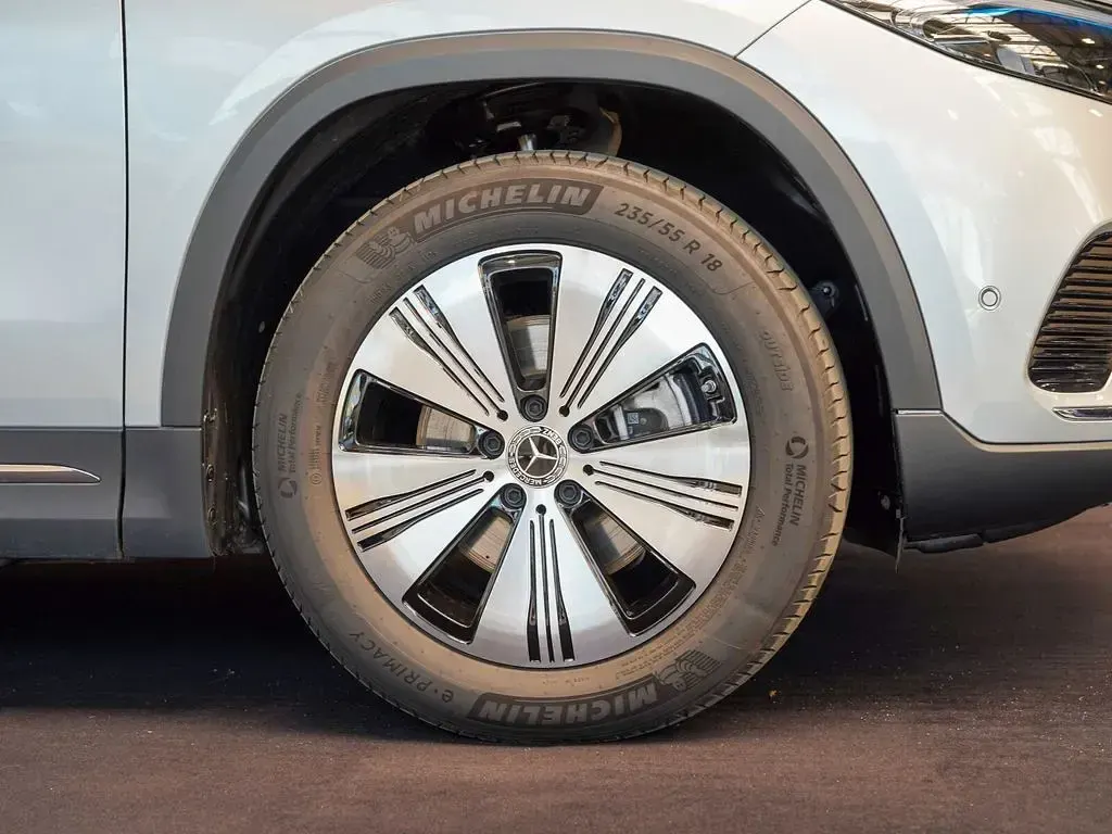 Gebraucht Mercedes EQA350 Progressive 214 kW (292 PS) 2025 Hightechsilber SUV
