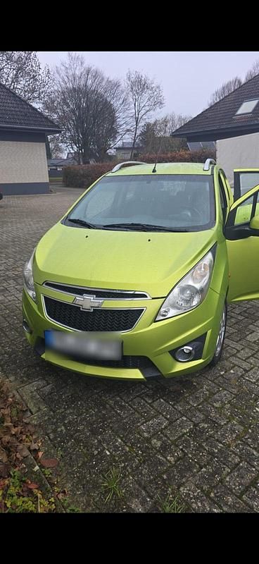 Second-hand Chevrolet Spark 82 CP (60 kW) 2010 Verde Hatchback