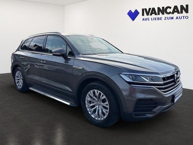 Gebraucht VW Touareg Basis 231 PS (169 kW) 2018 Siliziumgrau metallic SUV