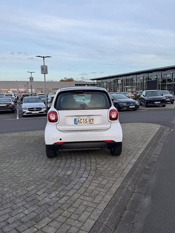 Weiß Gebraucht 2016 Smart ForTwo Coupé Coupé | 8.200 € (Fairer Preis) - Bild 1/4
