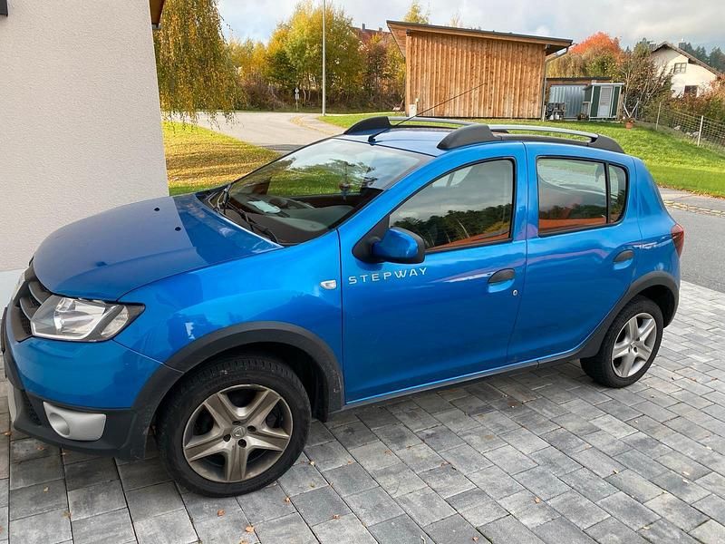Gebraucht Dacia Sandero 90 PS (66 kW) 2016 Blau Limousine