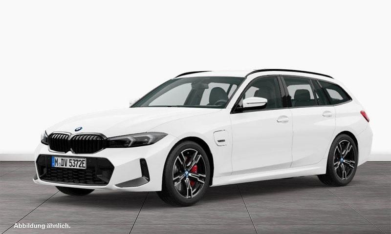 Weiß Gebraucht 2023 BMW 320e M Sport Kombi | 33.490 € (Etwas zu teuer) - Bild 1/3