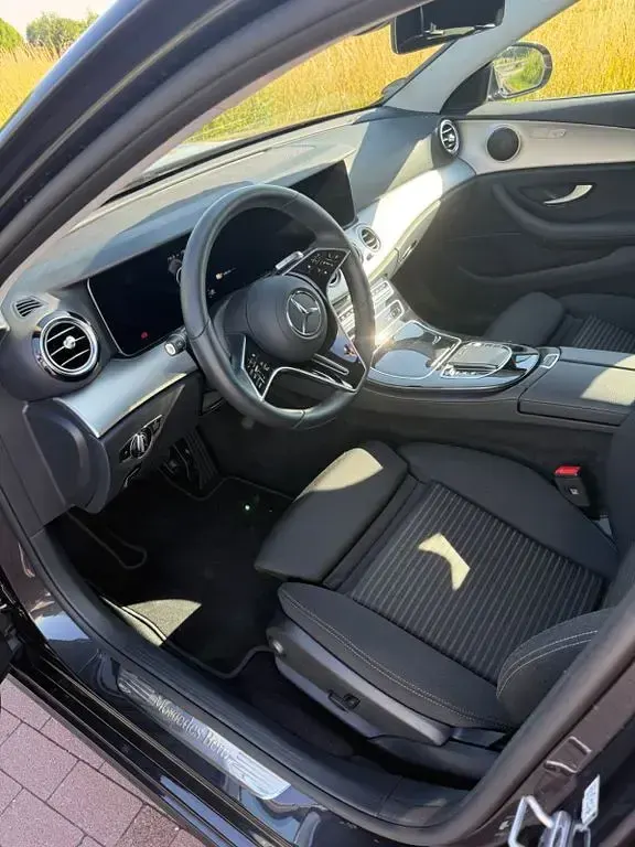 Gebraucht Mercedes E300 320 PS (235 kW) 2023 Schwarz Limousine