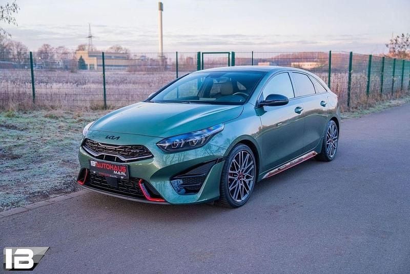 Grün Gebraucht 2023 Kia ProCeed GT GT Kleinwagen | 27.990 € (Fairer Preis) - Bild 1/4