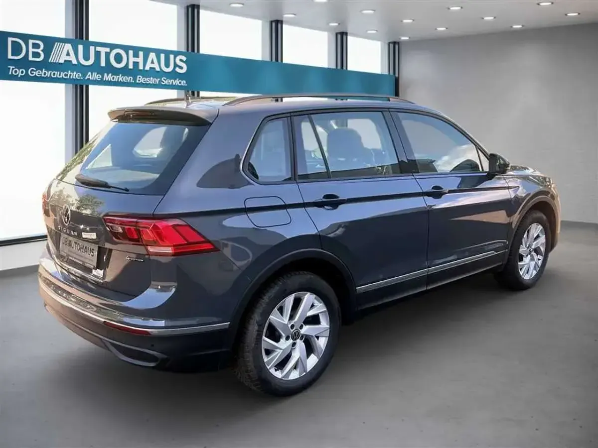 Gebraucht VW Tiguan Life 150 PS (110 kW) 2023 Grau SUV