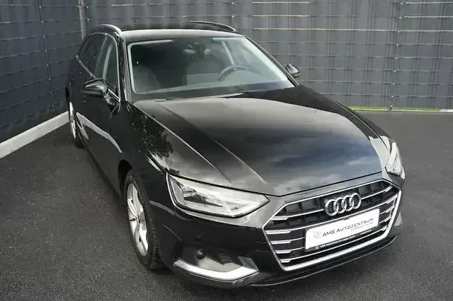 Gebraucht Audi A4 Advanced 163 PS (119 kW) 2022 Schwarz Kombi