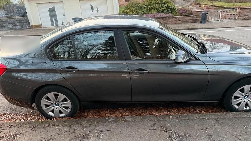 Gebraucht BMW 318 136 PS (100 kW) 2015 Grau Limousine
