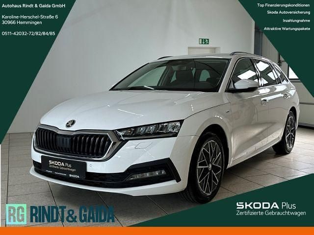 Weiss Gebraucht 2022 Skoda Octavia Clever Kombi | 24.199 € (Fairer Preis) - Bild 1/4