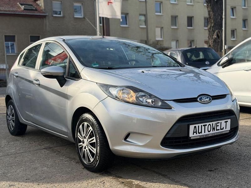 Gebraucht Ford Fiesta Trend 60 PS (44 kW) 2010 Silber Kleinwagen