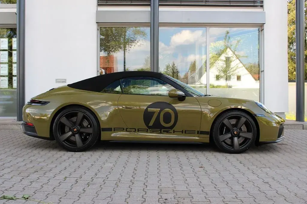 Neu Porsche 992 541 PS (397 kW) 2026 Grün Cabrio