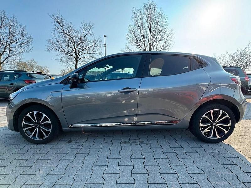 Gebraucht Renault Clio V Techno 90 PS (66 kW) 2025 Grau Limousine