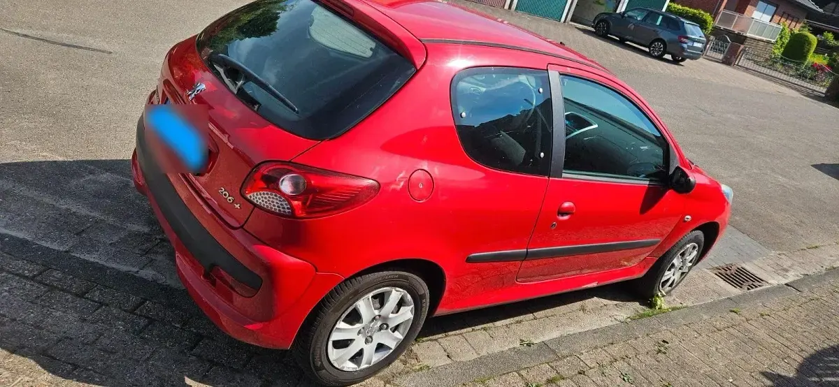 Gebraucht Peugeot 206 60 PS (44 kW) 2011 Rot Limousine