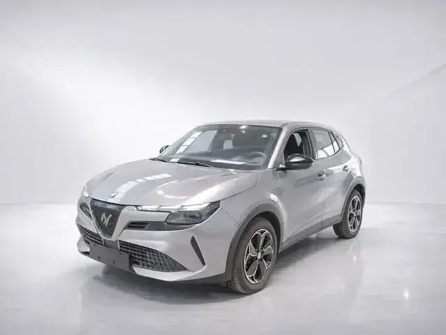 Gebraucht Alfa Romeo Junior 114 kW (156 PS) 2025 Silber SUV