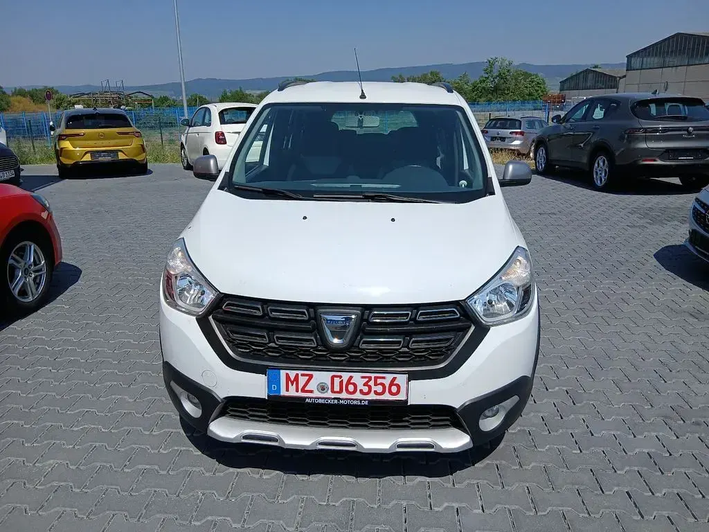 Gebraucht Dacia Lodgy Stepway 131 PS (96 kW) 2020 Weiß Van / Kleinbus