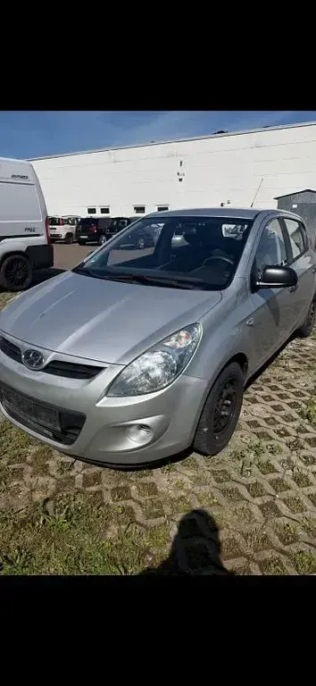 Gebraucht Hyundai i20 Classic 77 PS (56 kW) 2009 Silber Kleinwagen