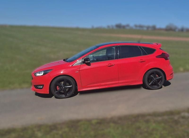Gebraucht Ford Focus ST-Line 182 PS (133 kW) 2018 Rot Limousine