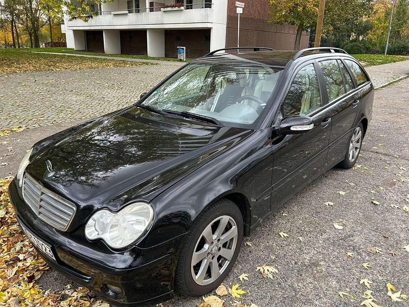 Schwarz Gebraucht 2006 Mercedes C220 Classic Kombi | 2.100 € (Etwas zu teuer) - Bild 1/4