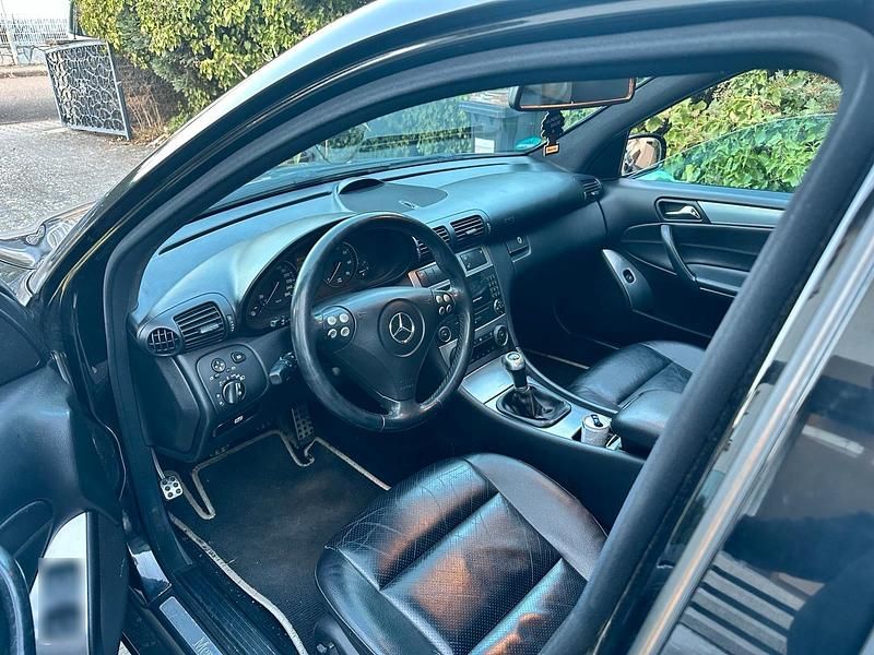 Gebraucht Mercedes C180 143 PS (105 kW) 2004 Schwarz Kombi