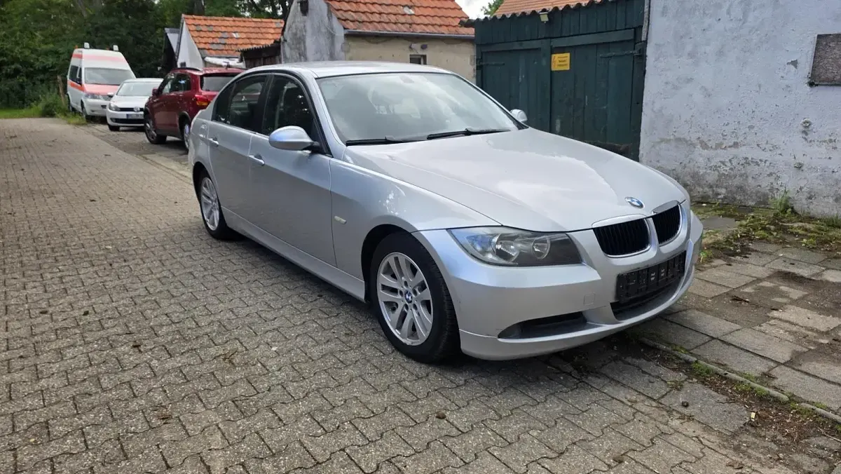 Gebraucht BMW 318 143 PS (105 kW) 2008 Grau Limousine