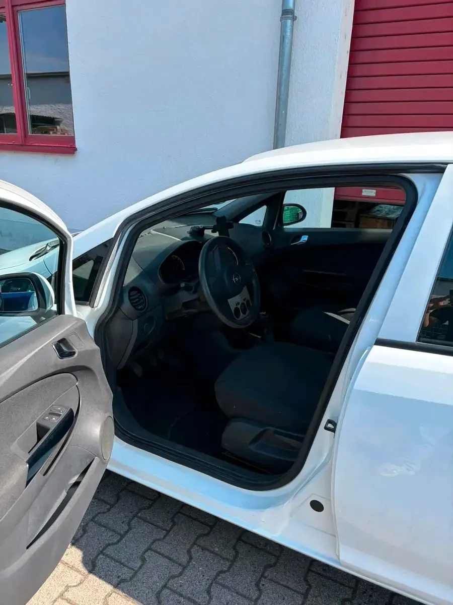 Gebraucht Opel Corsa 60 PS (44 kW) 2009 Weiß Kleinwagen