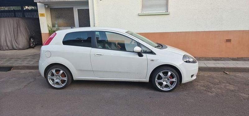 Weiß Gebraucht 2009 Fiat Grande Punto Racing Kleinwagen | 2.700 € (Fairer Preis) - Bild 1/4