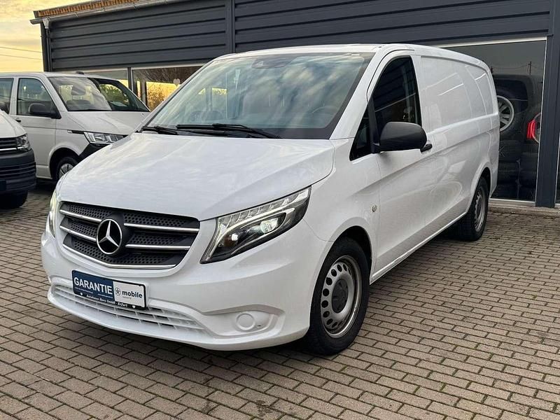 Arktikweiss Gebraucht 2017 Mercedes Vito Van / Kleinbus | 25.690 € (Guter Preis) - Bild 1/4