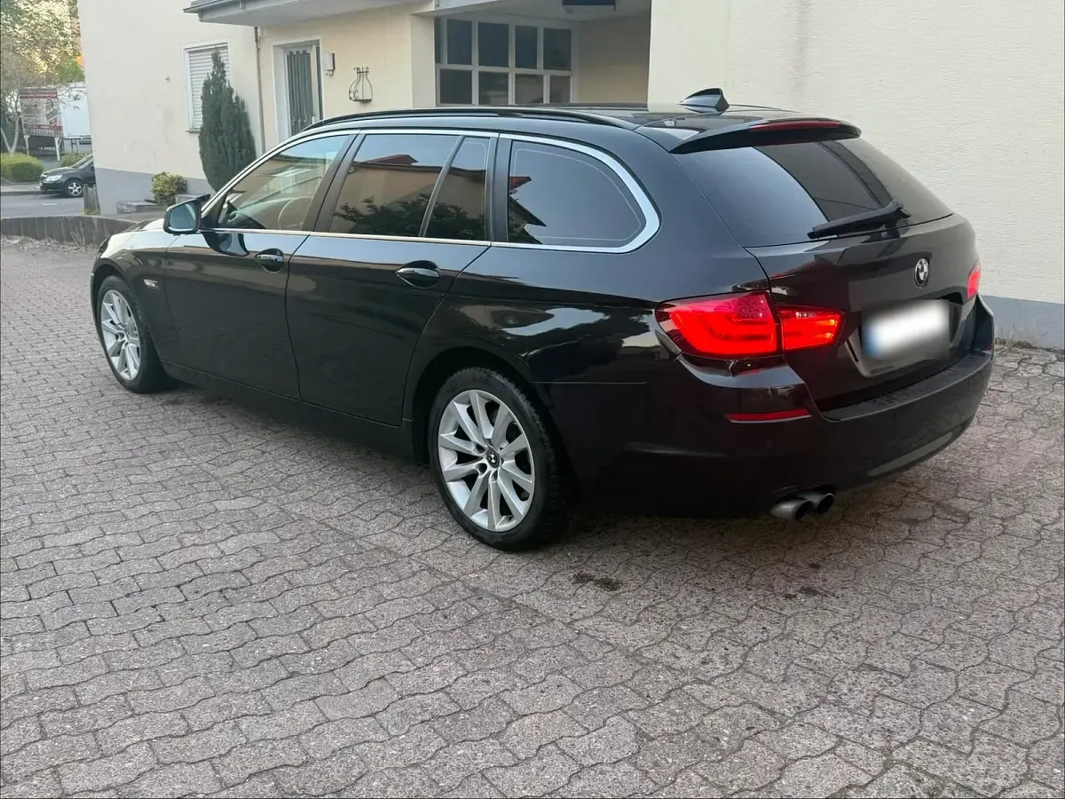 Gebraucht BMW 525 204 PS (150 kW) 2011 Schwarz Kombi