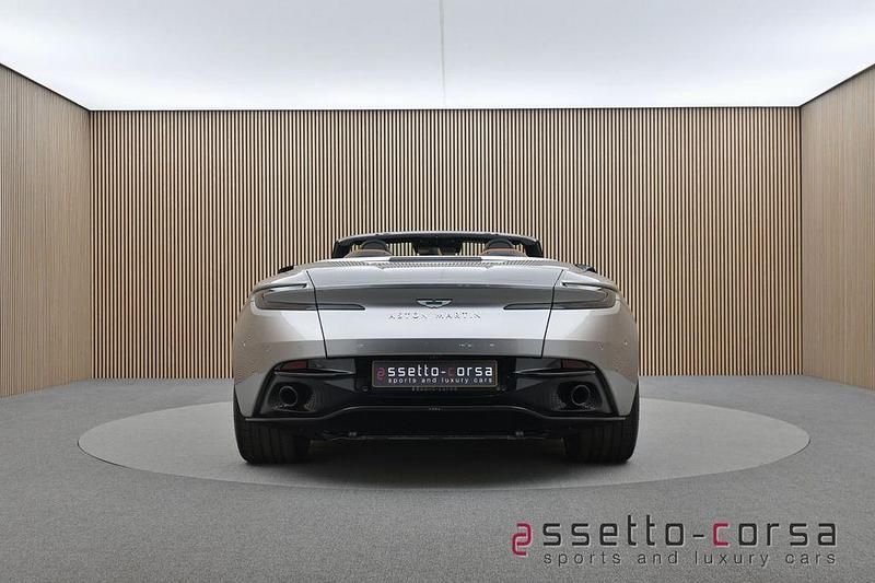 Gebraucht Aston Martin DB12 680 PS (500 kW) 2024 Silber Cabrio