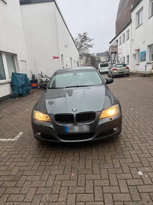 Gebraucht BMW 318 143 PS (105 kW) 2009 Grün Limousine