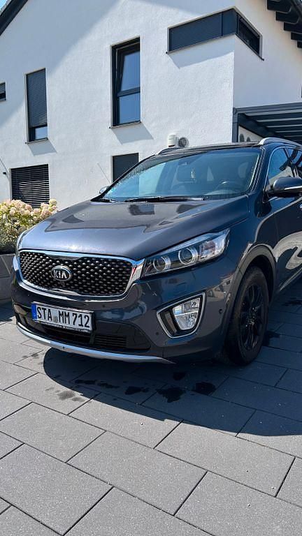 Grau Gebraucht 2016 Kia Sorento Platinum Edition SUV | 14.450 € (Fairer Preis) - Bild 1/4
