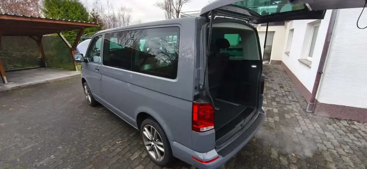 Gebraucht VW T6.1 Trendline 150 PS (110 kW) 2021 Grau Van