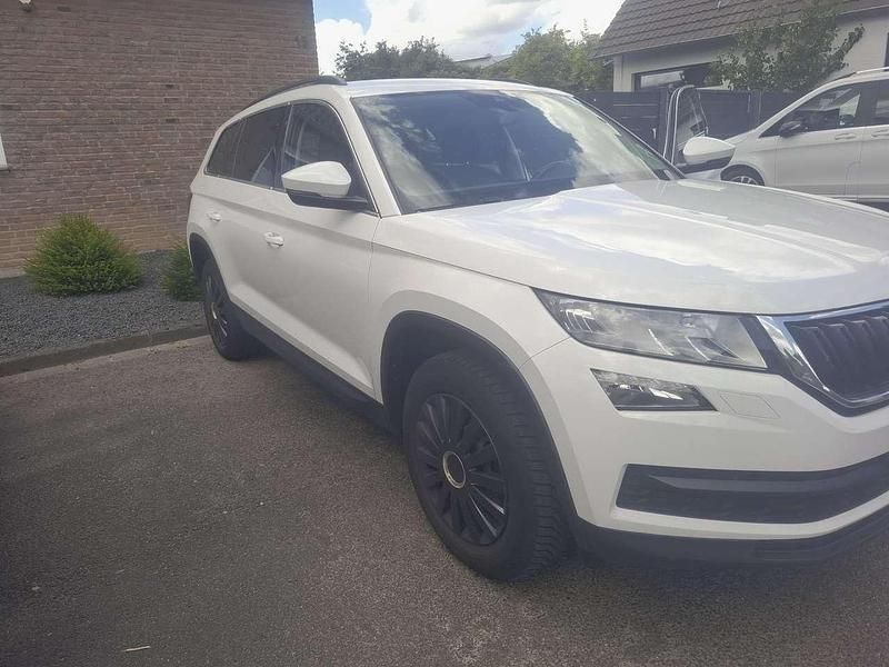 Weiß Gebraucht 2019 Skoda Kodiaq Ambition SUV | 12.500 € - Bild 1/4