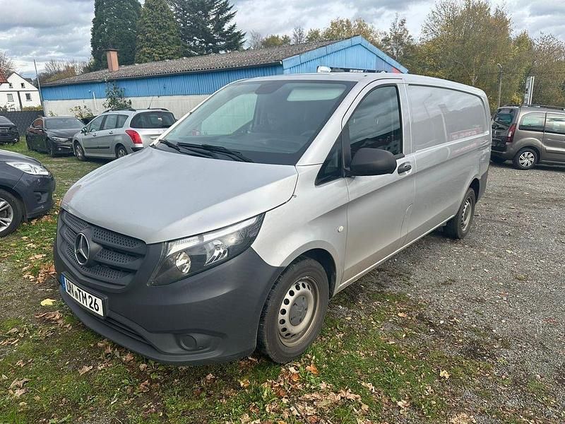 Silber Gebraucht 2016 Mercedes Vito Van / Kleinbus | 9.500 € - Bild 1/4