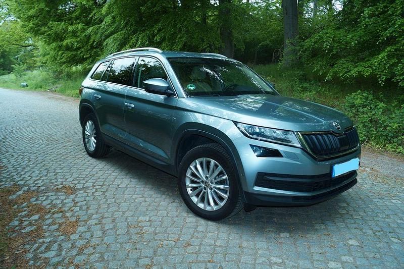 Grau Gebraucht 2018 Skoda Kodiaq Style SUV | 22.900 € (Guter Preis) - Bild 1/4