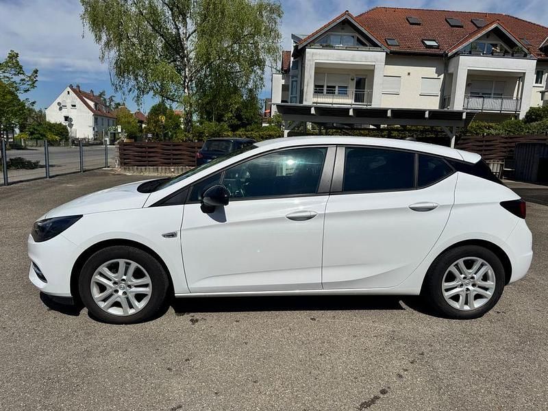 Second-hand Opel Astra 105 CP (77 kW) 2022 Alb Berlinǎ