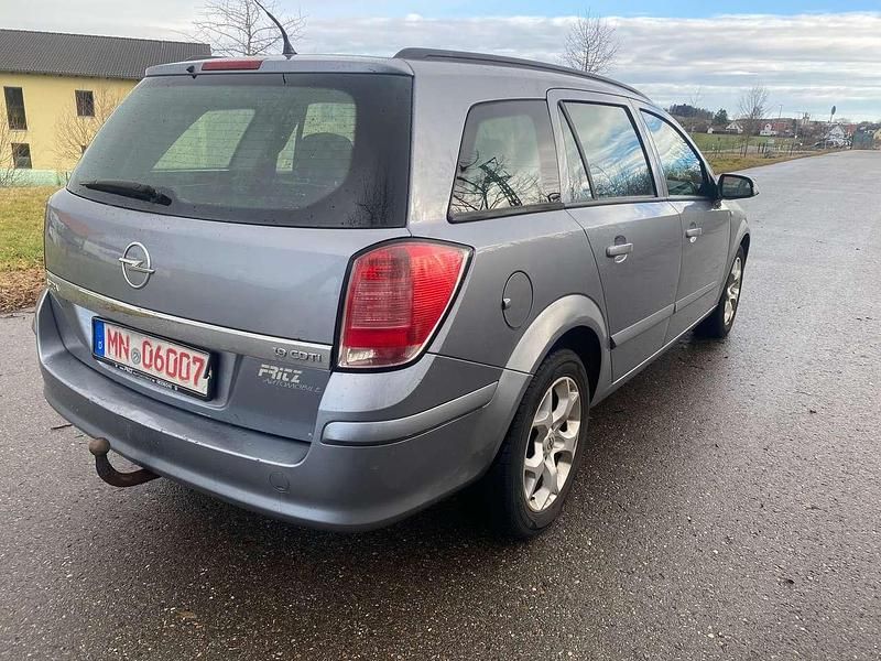 Usata Opel Astra Edition 101 CV (74 kW) 2006 Argento Station wagon