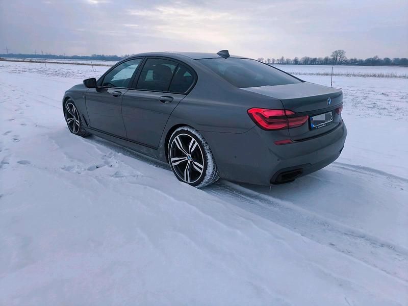 Gebraucht BMW 730 265 PS (194 kW) 2016 Grau Limousine