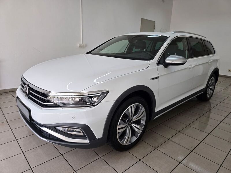 Weiß Gebraucht 2022 VW Passat Alltrack Kombi | 32.990 € (Fairer Preis) - Bild 1/4