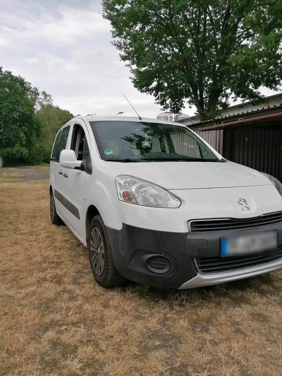Gebraucht Peugeot Partner Active 98 PS (72 kW) 2013 Weiß Van / Kleinbus