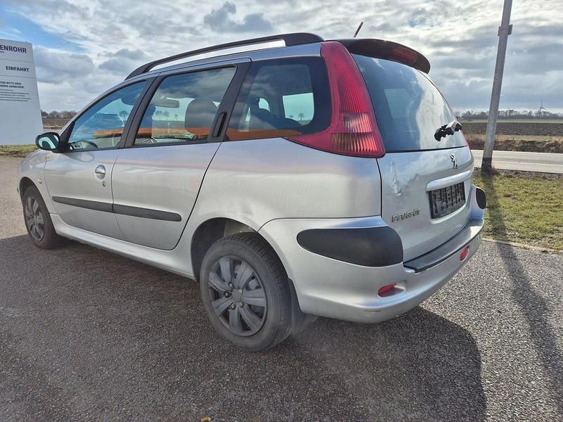 Gebraucht Peugeot 206 88 PS (64 kW) 2005 Silber Kombi