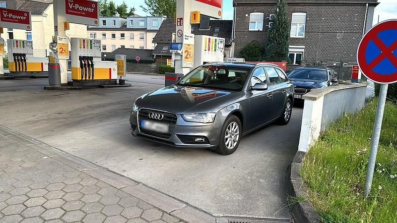 Gebraucht Audi A4 150 PS (110 kW) 2015 Grau Kombi
