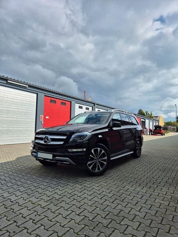 Schwarz Gebraucht 2014 Mercedes GL350 SUV | 28.000 € (Fairer Preis) - Bild 1/4