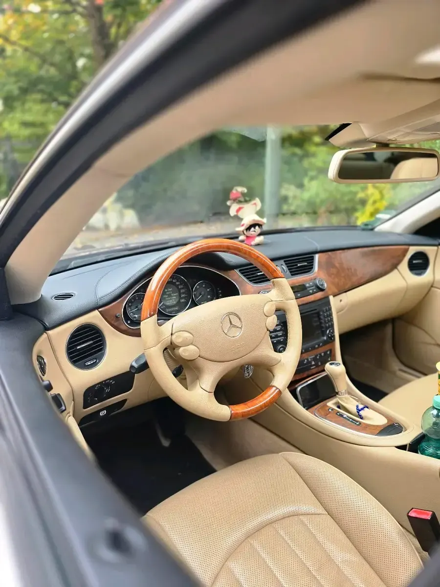 Gebraucht Mercedes CLS320 224 PS (164 kW) 2008 Rot Coupé