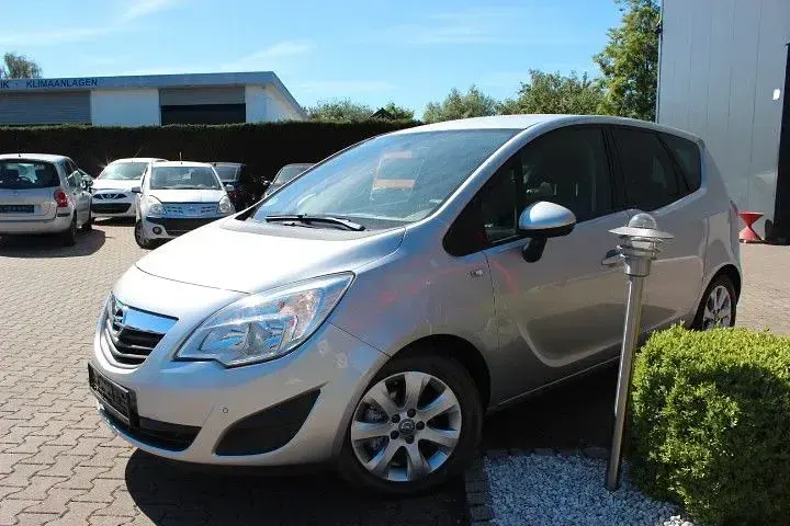 Gebraucht Opel Meriva Edition 101 PS (74 kW) 2018 Silber Van / Kleinbus