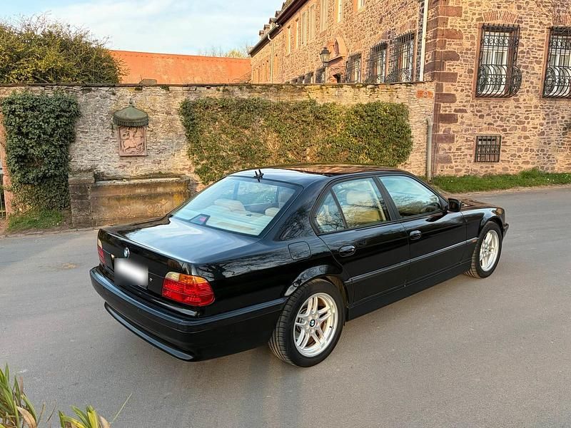 Gebraucht BMW 740 286 PS (210 kW) 2000 Schwarz Limousine
